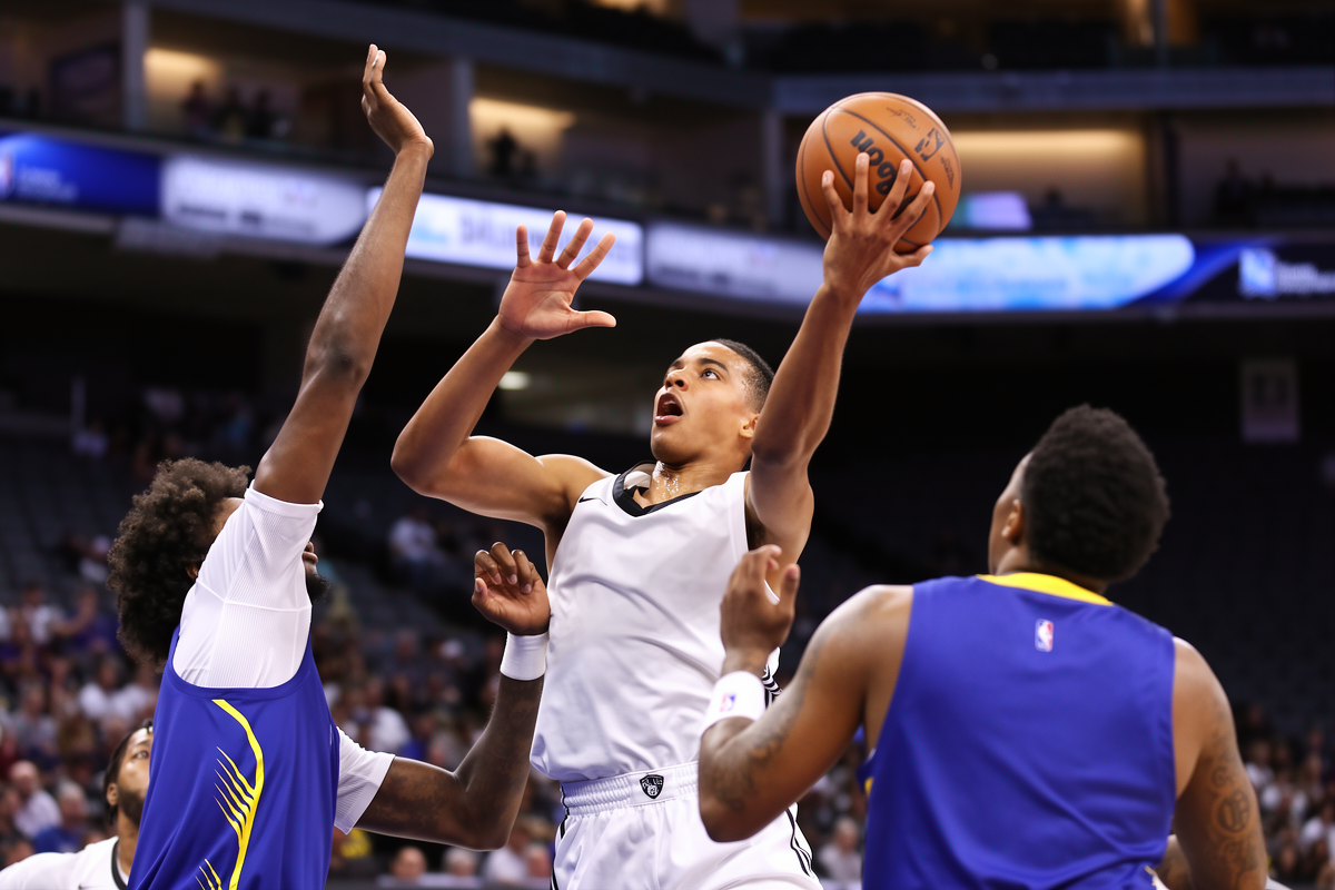 7M体育登录 - 路易斯维尔新星米卡尔·布朗 Jr.：夏季联赛首秀绽放 NBA 梦想 - 7M体育