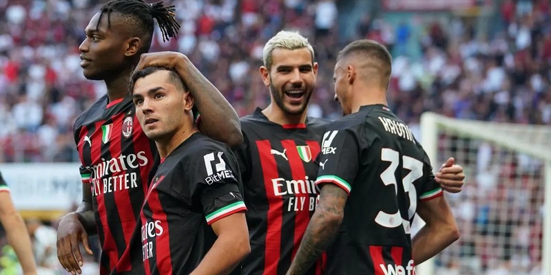 Trang phục thi đấu của câu lạc bộ AC Milan không thay đổi quá nhiều 